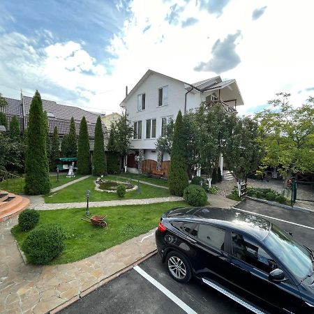 Apartments With Kitchen And Garden キエフ エクステリア 写真